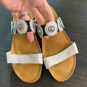 Naot Women's Sandals Size‎ 36 Silver Leather Embellished Slip On Casual Comfort